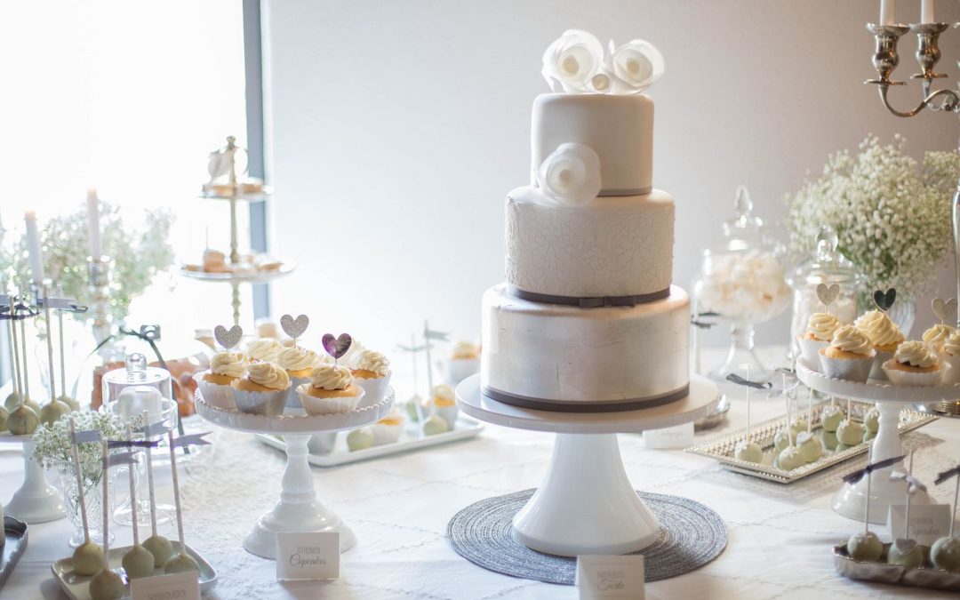 Edle weiße Winterhochzeit auf der Maisenburg