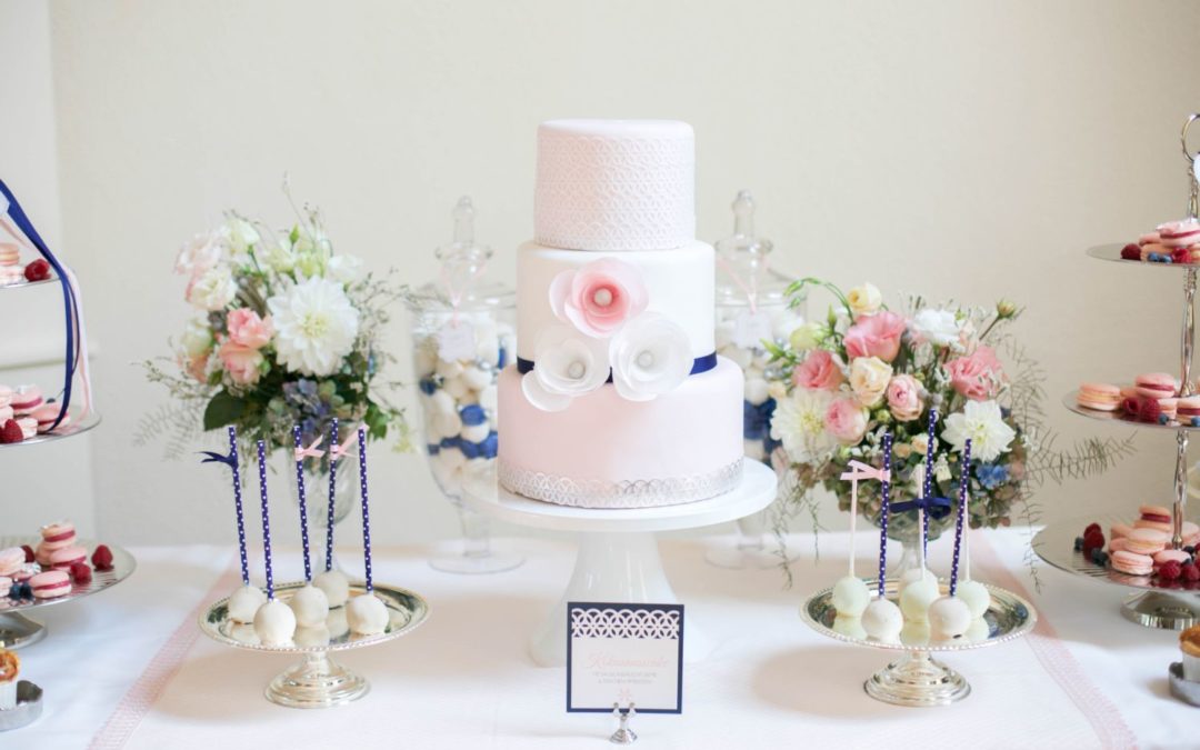 Blau, rosa und Silber, ein Sweet Table in außergewöhnlicher Farbkombination