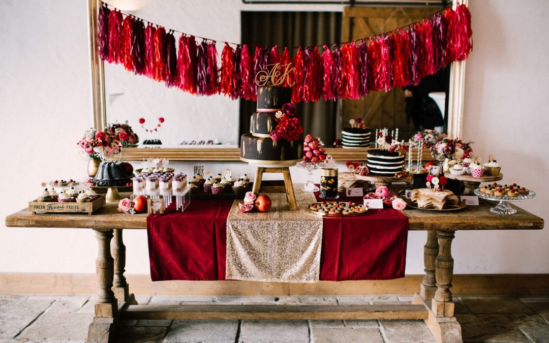 Winterhochzeit auf der Maisenburg mit Granatäpfeln und einem Sweet Candy Table