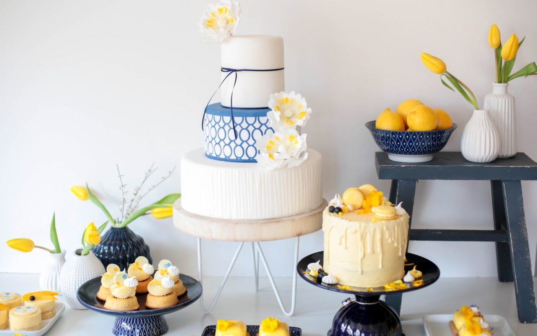 Sweet Candy Table modern, stylisch mit gelb, weiß und blau