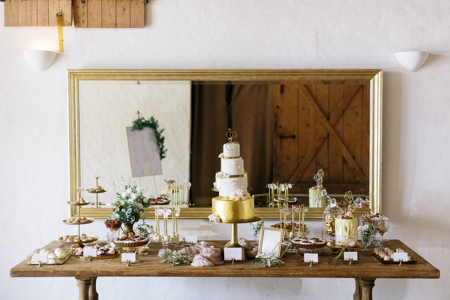 Hochzeit maisenburg gold taupe hochzeitstorte suess-und-salzig sweet candy table