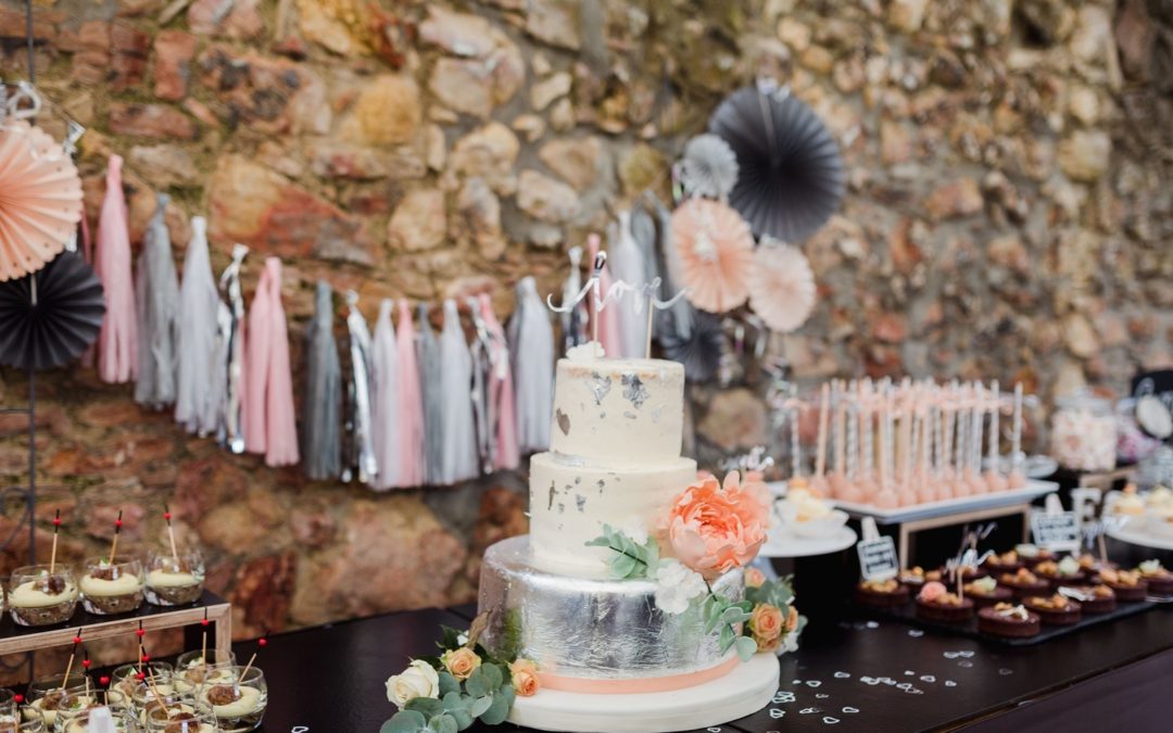 Hochzeitsfest mit einem Semi Naked Cake auf der Maisenburg