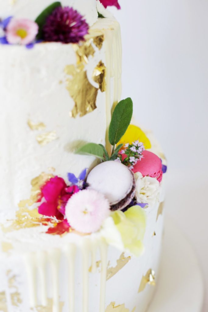 Hochzeitstorte-Semi Naked Cake_frische Blumen_ Hochzeit_Hochzeitstorte-Semi Naked Cake_frische Blumen_ Hochzeit__