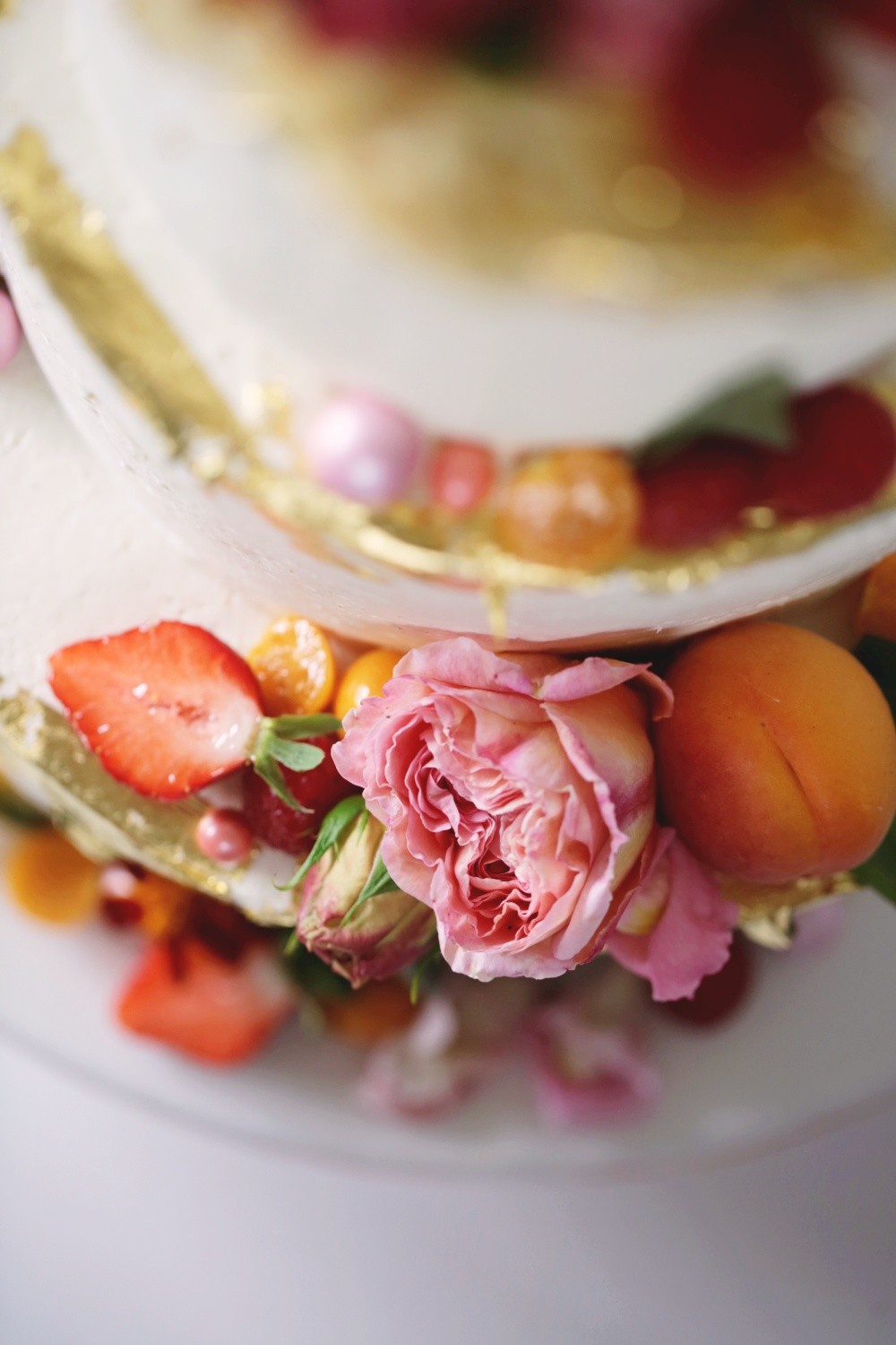 Hochzeitstorte-dripped cake-macaron-rosa-gold-_42A0957