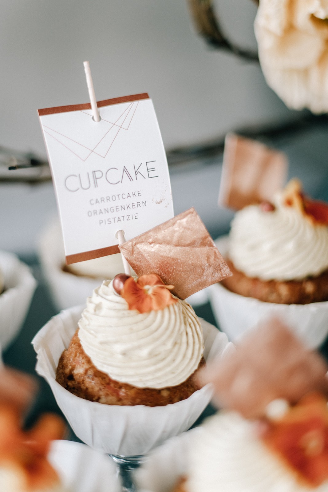 cupcakes-aprikot-details-sweet-table-