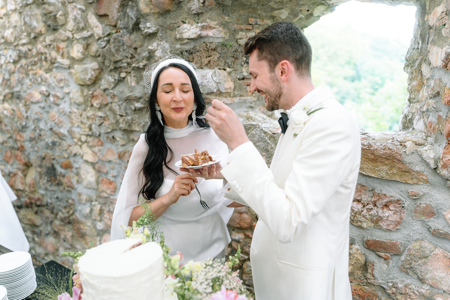 Hofgut Maisenburg: Eine außergewöhnliche Hochzeit mit einer Hochzeitstorte voller Kindheitserinnerungen